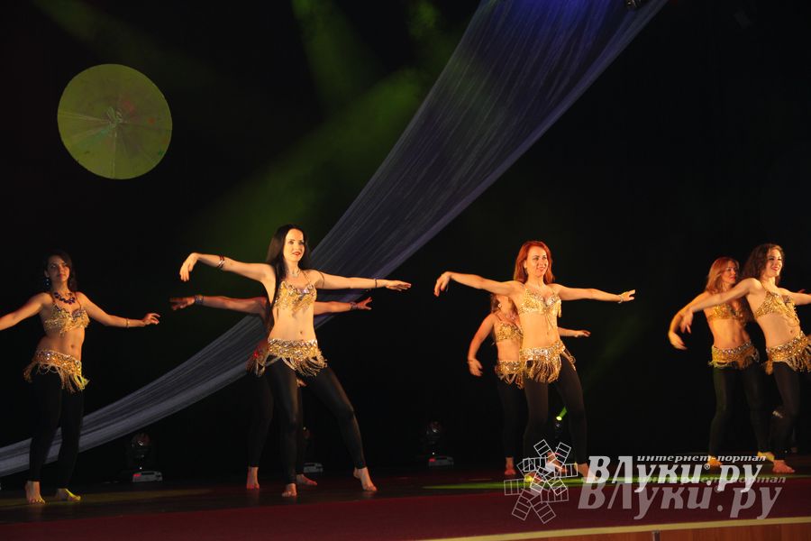 В ДК ЛК прошел музыкально-танцевальный спектакль «Босиком по млечному пути» (фото)