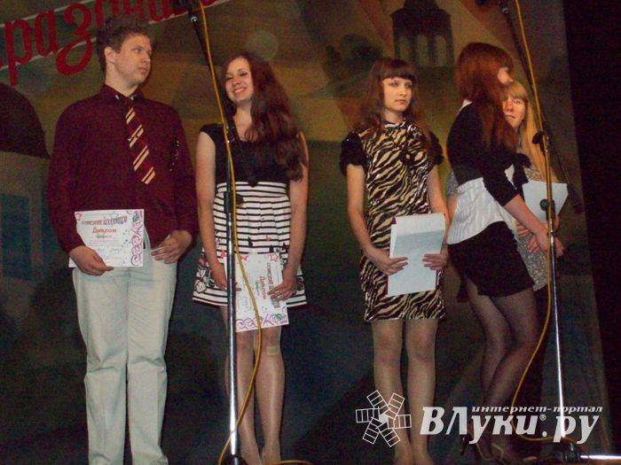 Великолукская школа № 2 торжественно подвела итоги года 