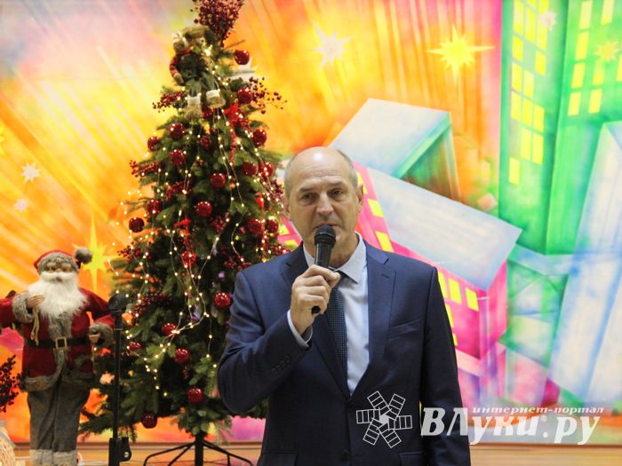 В Великих Луках открылась 10-я универсальная выставка (ФОТО)