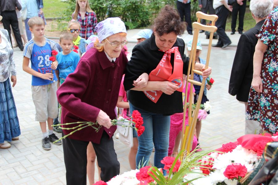 В Великих Луках проходит День памяти и скорби (ФОТО)
