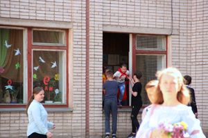 В Великих Луках в 10 лицее «освободили» заложников (ФОТО)