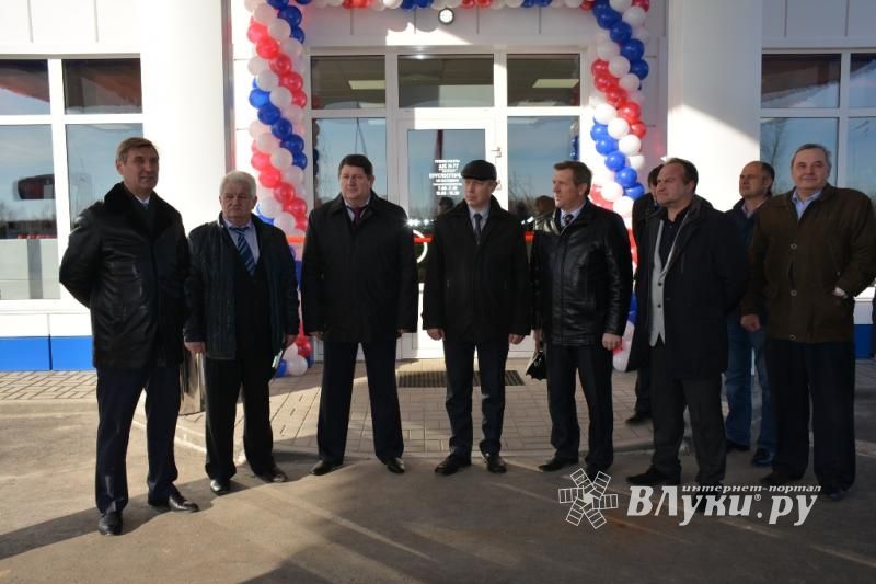 У деревни Неёлово открылась новая автозаправочная станция (фото)