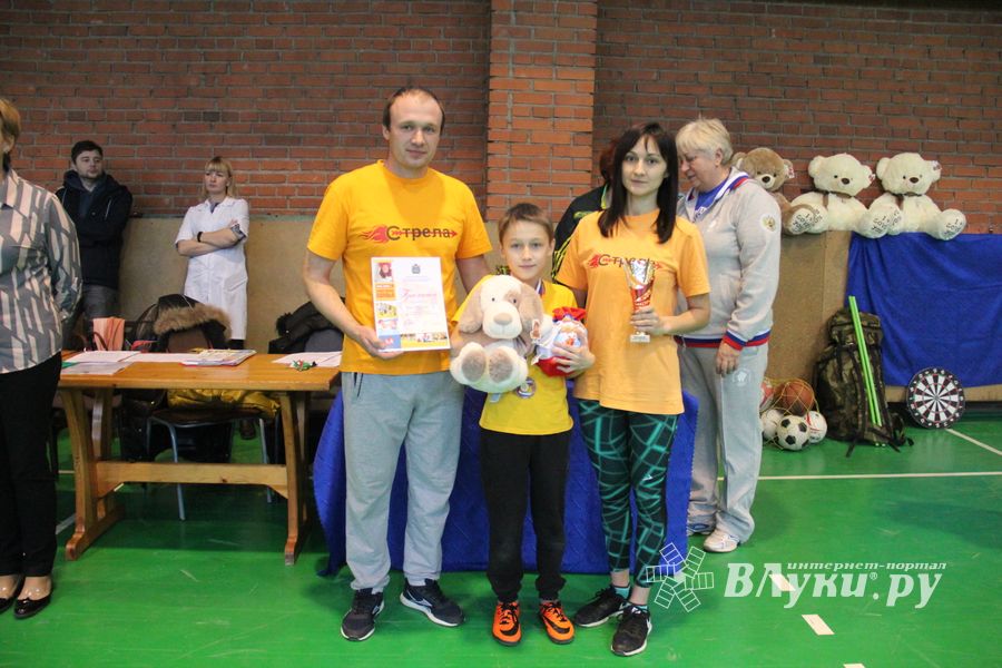 В Великих Луках прошли областные соревнования «Папа, мама, я - спортивная семья» (ФОТО)