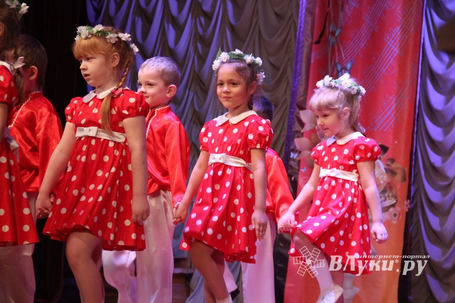 В Великих Луках прошёл «Танцевальный круговорот» для самых юных танцоров (ФОТО)