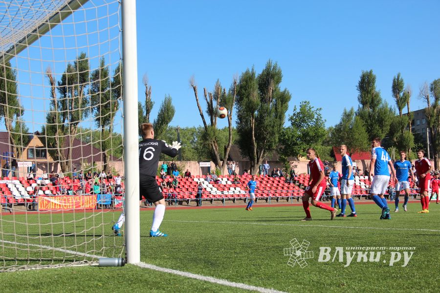 Великолучане проиграли последний домашний матч дебютного сезона (ФОТО)