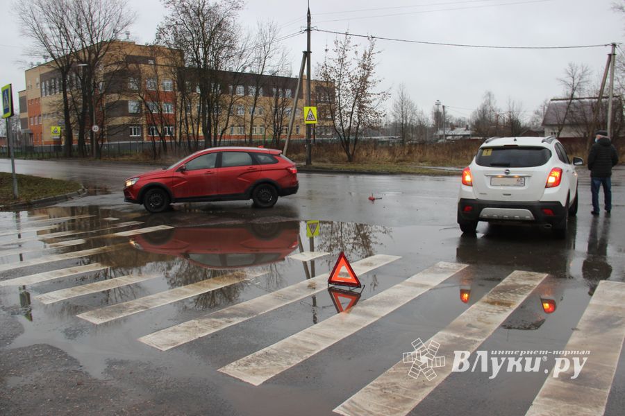 ДТП на проспекте Гагарина в Великих Луках (ФОТО)
