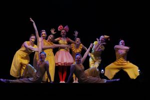 Великие Луки встретили День танца (ФОТО)