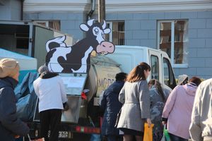 В Великих Луках прошла универсальная осенняя ярмарка (ФОТО)