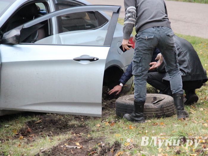 На пр. Гагарина автомобиль потерял колесо (ФОТО)