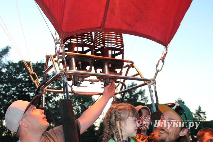 22-я Международная встреча воздухоплавателей завершилась традиционным ночным свечением аэростатов (ФОТО)