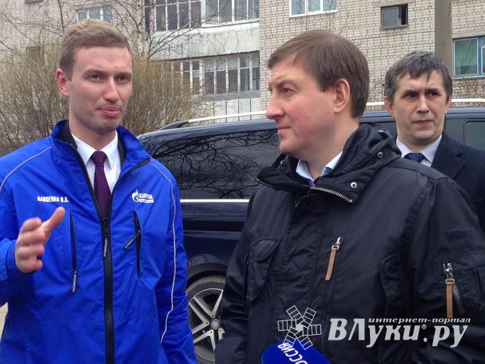 Андрей Турчак посетил строящийся спорткомплекс на Пескарёва (ФОТО)