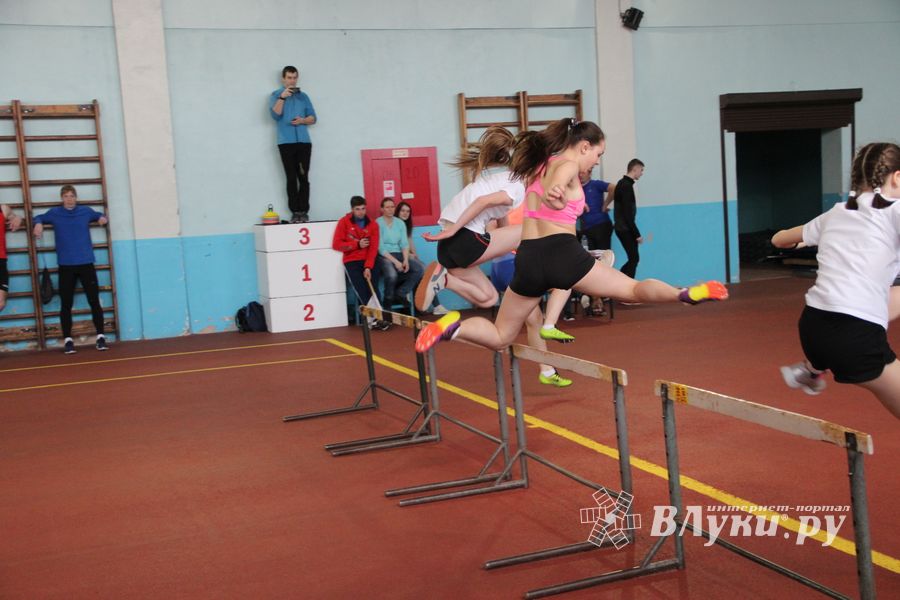 В Великих Луках легкоатлеты закрывают зимний сезон (ФОТО)