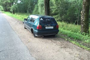 На обочину трассы Булынино-Невель выбрасывают даже автомобили (ФОТО)