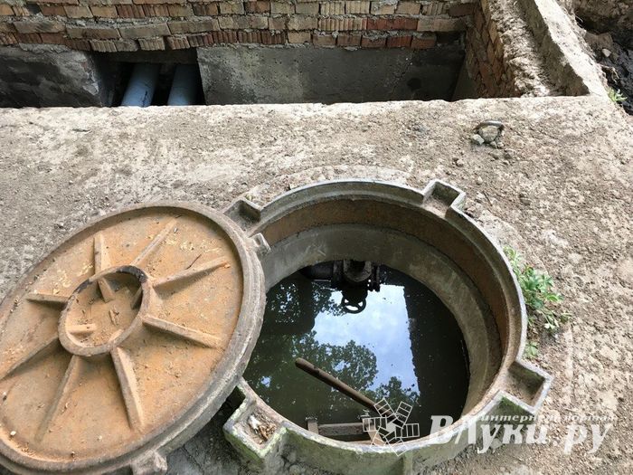 В Великих Луках, на территории детского сада №12, ведется замена отопительной системы (ФОТО)