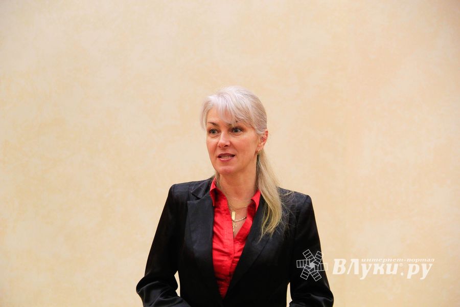 В Великих Луках поздравляют мам (ФОТО)