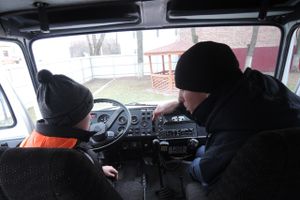 Воспитанник детского дома-школы побывал в гостях у великолукских спасателей (фото)