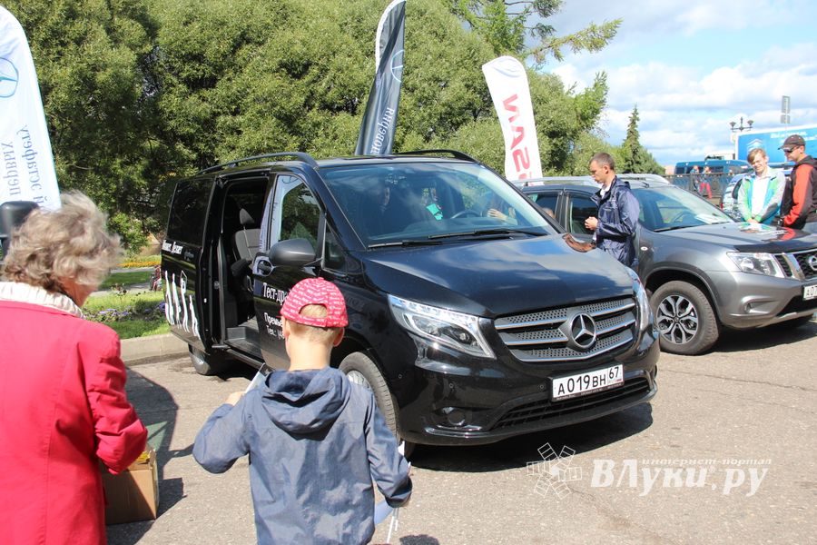 В Великих Луках прошла «Автовыставка 2017» (ФОТО)