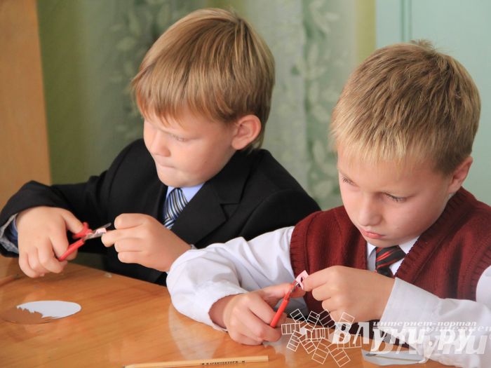 Великолукских лицеистов посвятили в «Маленькие мастера»