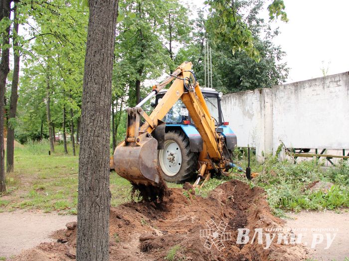 Старый камень в новом сквере (ФОТО)