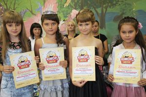 Награждение участниц конкурса "Маленькая красавица"