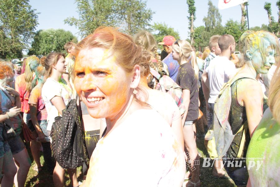 Яркие эмоции «ColorFest» в Великих Луках (ФОТО)