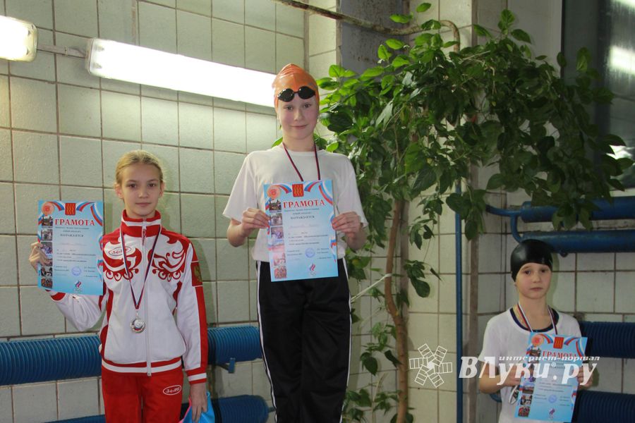 В Великих Луках прошло Первенство по плаванию (фото)