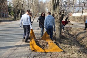 Студенты великолукского филиала ПГУПС вышли на субботник (ФОТО)