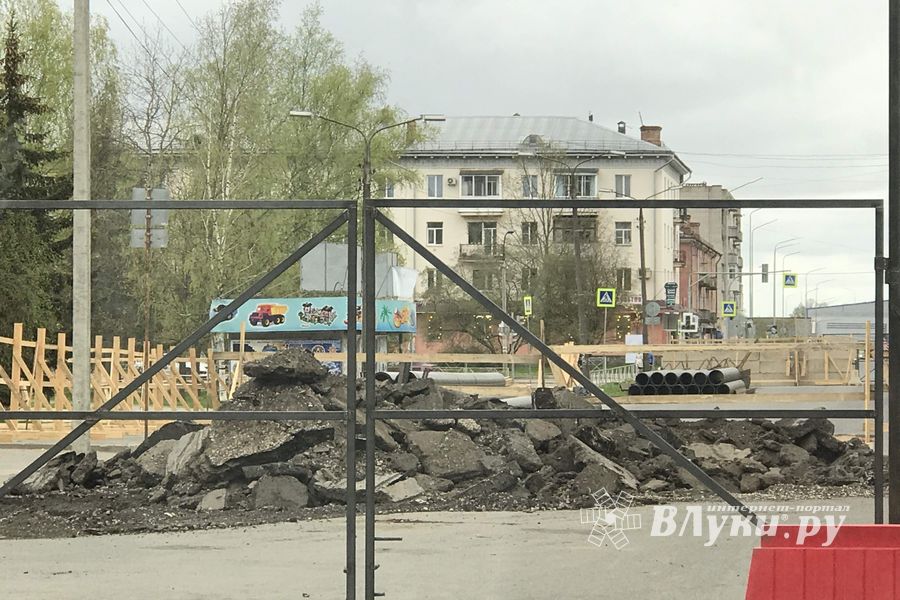 На месте строительства подземного перехода – один из первых этапов работ (ФОТО)