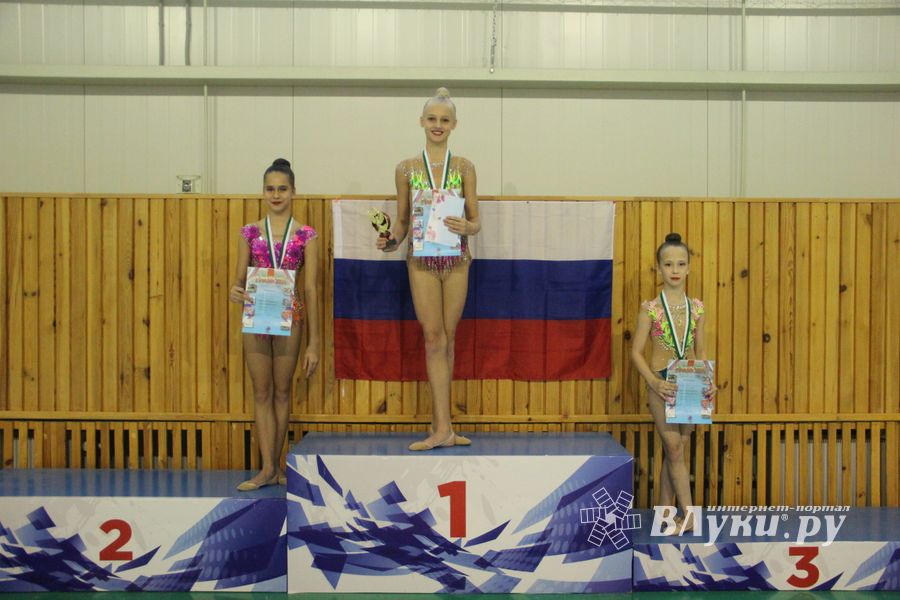 В Великих Луках прошли соревнования по художественной гимнастике (ФОТО)