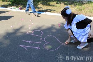 В Великих Луках прозвенели «Последние звонки»