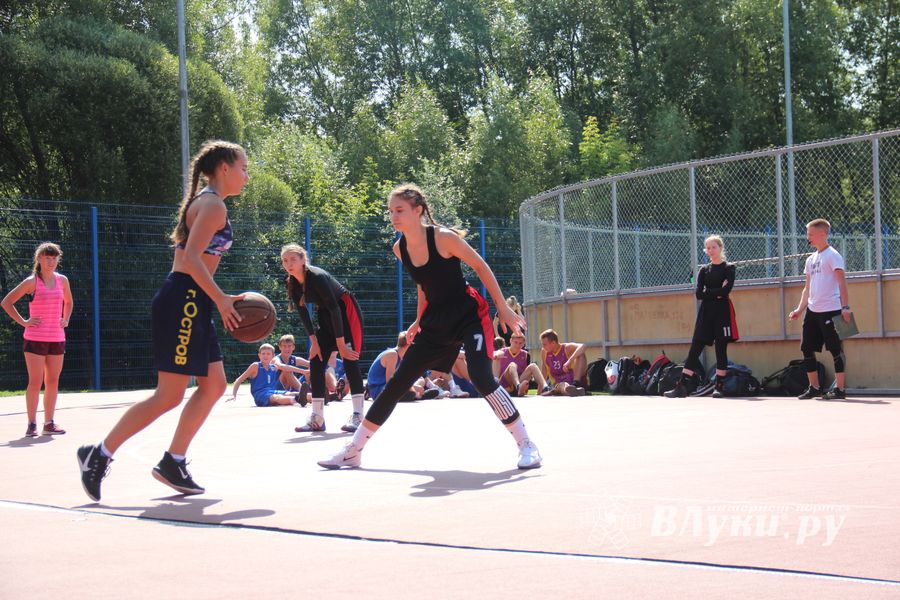 Спортивними мероприятиями отметили День физкультурника в Великих Луках (ФОТО)