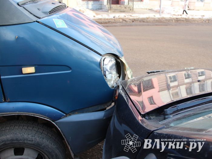 На ул. К.Либкнехта столкнулись «Лада» и «ГАЗель» (ФОТО)