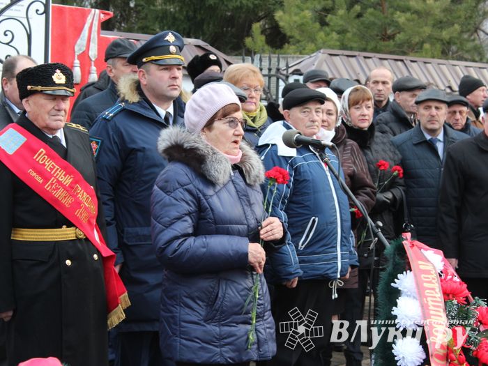 Родственники погибших солдат приняли участие в возложении цветов в Великих Луках