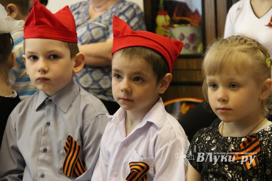 Юные великолучане отметили День победы (ФОТО)