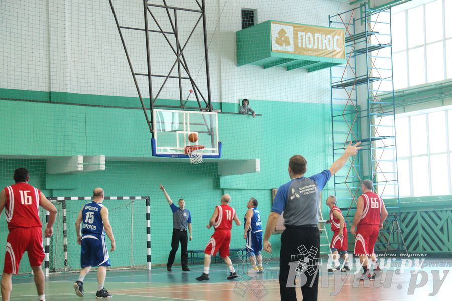 Баскетболисты Великих Лук сыграли со сборной Дмитрова