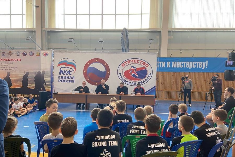 Николай Валуев посетил тренировку великолукских спортсменов (ФОТО)