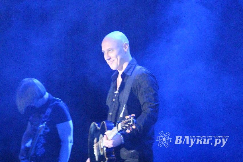 В Великих Луках состоялся концерт Дениса Майданова