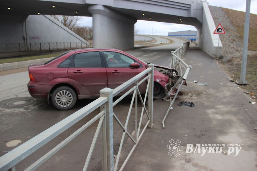 ДТП при въезде на путепровод (ФОТО)