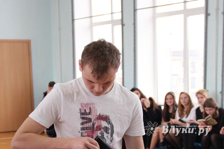 Конкурс «А ну-ка, парни!» прошёл в великолукской гимназии (фото)