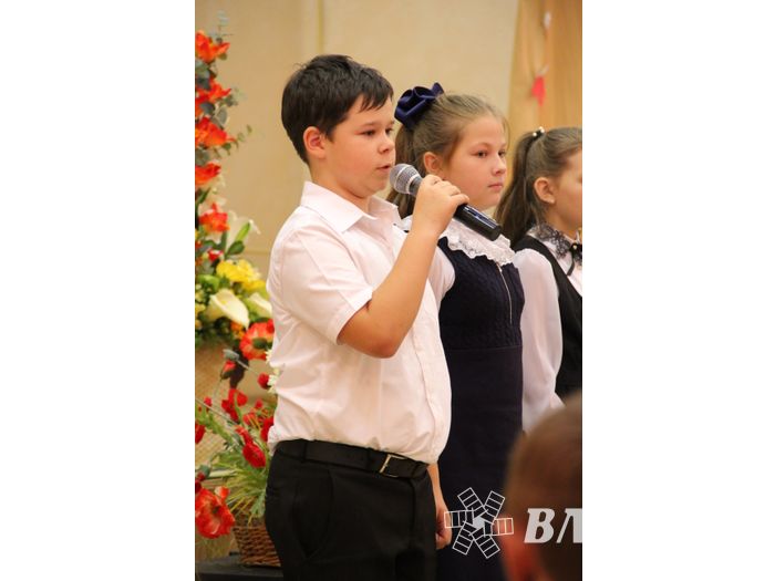 Зачем самых младших учеников 13-й школы испачкали мелом (ФОТО)