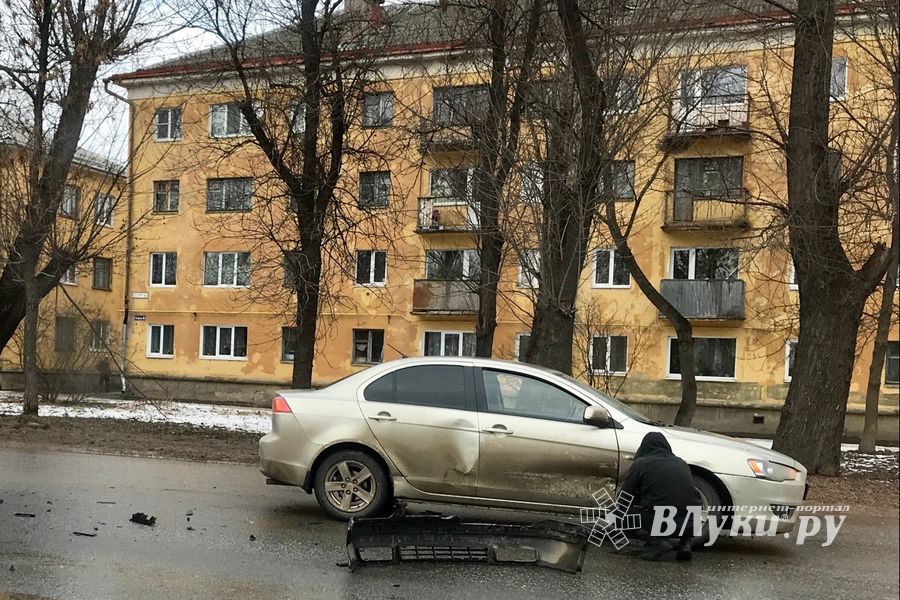 ДТП на выезде с АЗС на проспекте Гагарина (ФОТО)