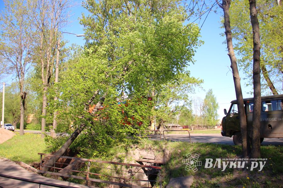 Авария устранена, движение по проспекту Гагарина возобновлено (ФОТО)