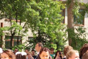 В Великих Луках прозвенели «последние» звонки (ФОТО)