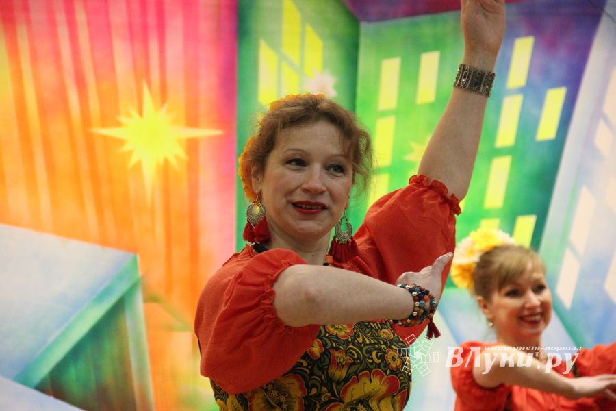 В Великих Луках открылась 8-ая Великолукская универсальная выставка (ФОТО)