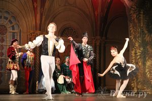 Московский театр «Корона Русского Балета» представил великолучанам балет «Лебединое озеро»