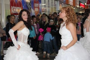 В Великих Луках бегали невесты (ФОТО)