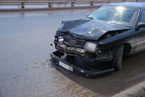 На путепроводе столкнулись три автомобиля (ФОТО)