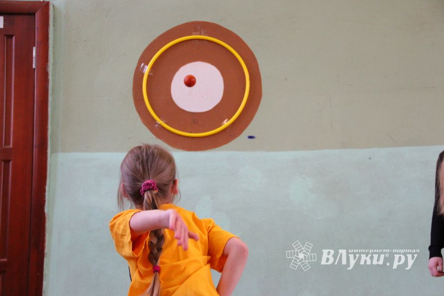 В Великих Луках проходят спортивные соревнования среди дошколят «Юные олимпионики» (ФОТО)