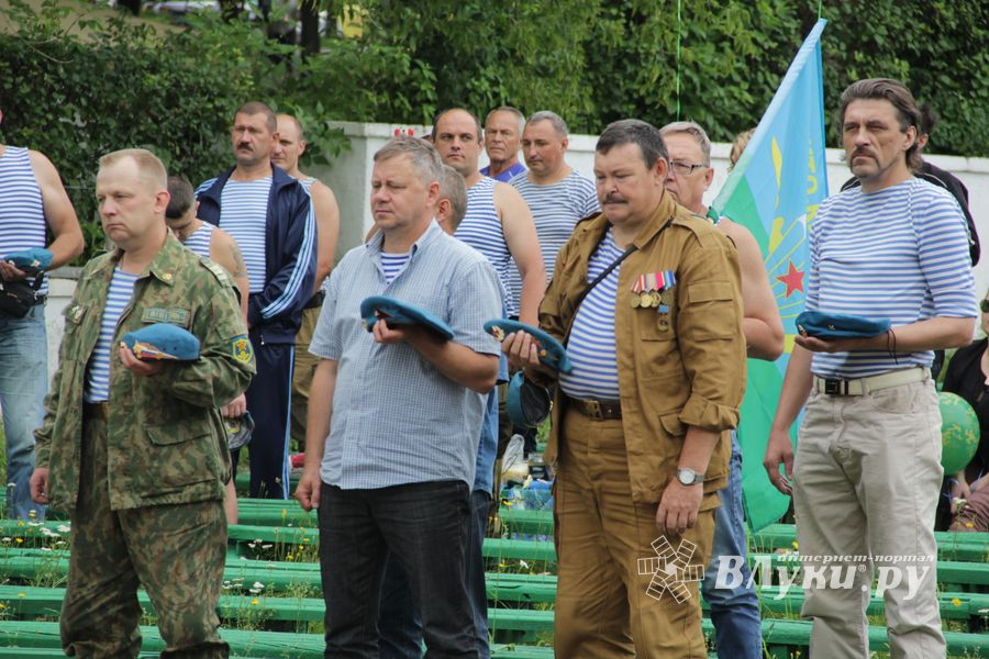 В Великих Луках отмечают День ВДВ (ФОТО)