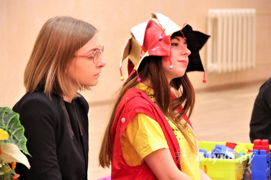 Зачем самых младших учеников 13-й школы испачкали мелом (ФОТО)